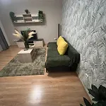 Summer Vibe Central Apartment W Balcony